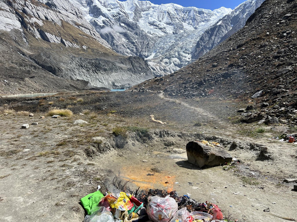 पदमार्ग र अन्नपूर्ण आधार शिविरमा खेलाडीद्वारा सरसफाइ