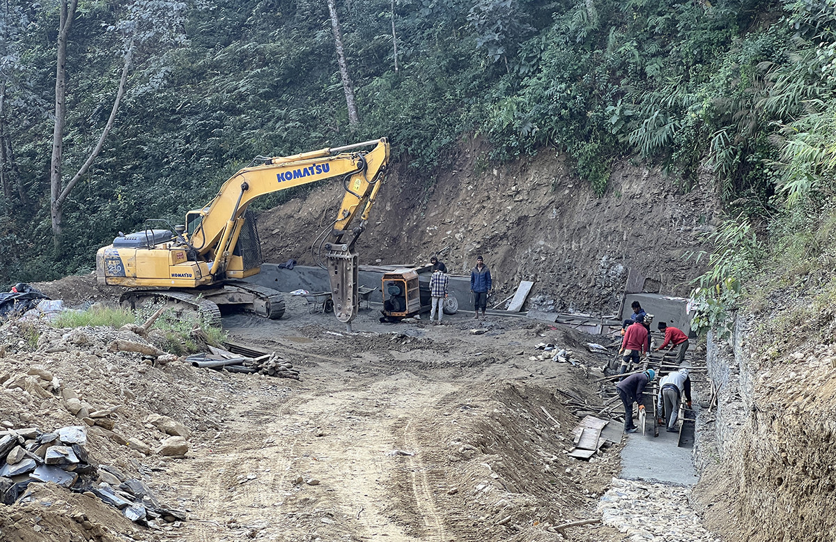 एक्काइस वर्षपछि बागलुङमा सडक स्तरोन्नति हुँदै