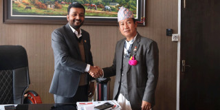 हर्क साम्पाङलाई मन्त्री यादवले भने- यही वर्ष टेण्डर निस्किन्छ, खुसी भएर फर्कनू