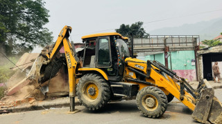 दाङमा राजमार्ग तथा सडक क्षेत्र अतिक्रमण गरी बनाइएका संरचना हटाइने