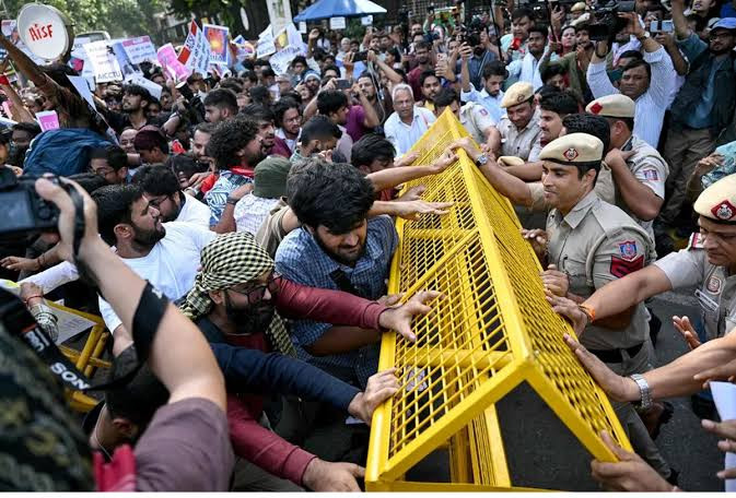 भारतमा प्रदर्शनकारीमाथि प्रहरी दुर्व्यवहारको आरोप