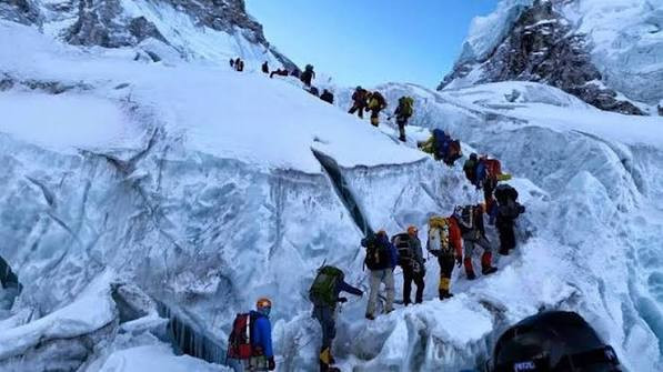 शरद् ऋतुमा ४४ हिमाल आरोहण गर्न ७६ देशका आरोहीलाई अनुमति